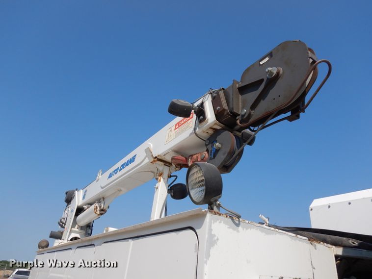 image for item DH6604 2006 GMC C6500  service truck with crane