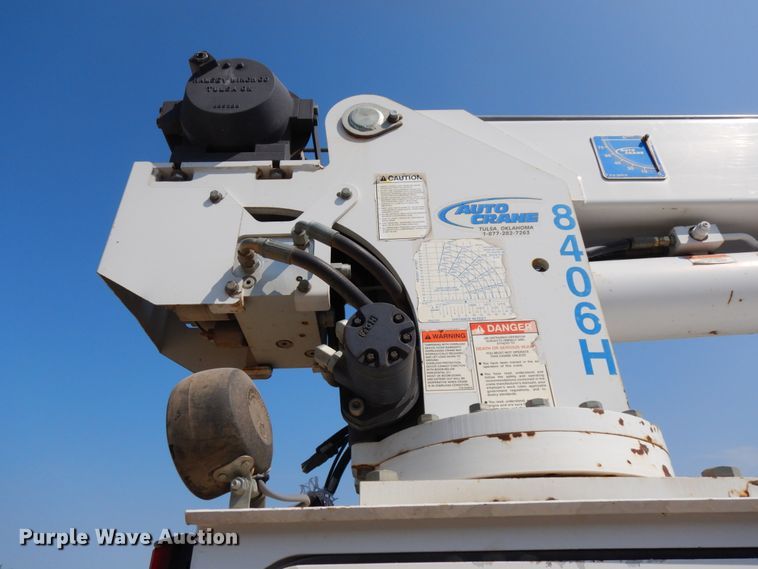 image for item DH6604 2006 GMC C6500  service truck with crane