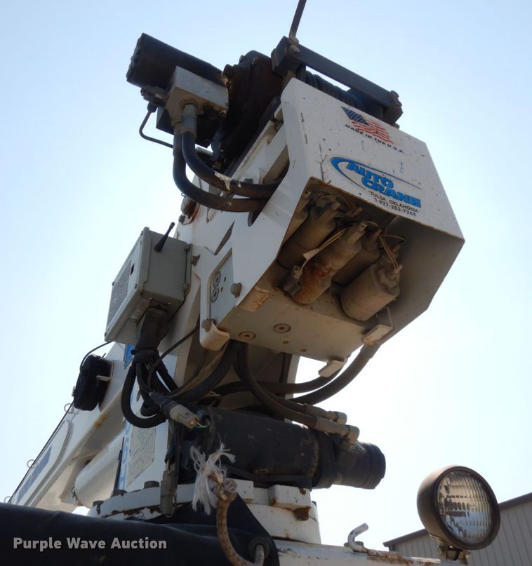 image for item DH6604 2006 GMC C6500  service truck with crane