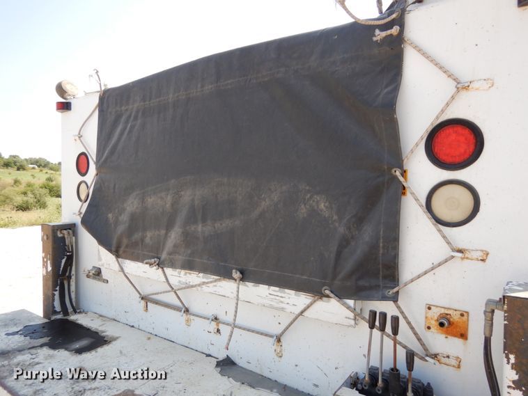 image for item DH6604 2006 GMC C6500  service truck with crane