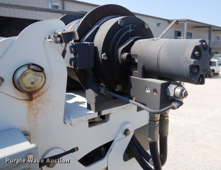 image for item DH6604 2006 GMC C6500  service truck with crane