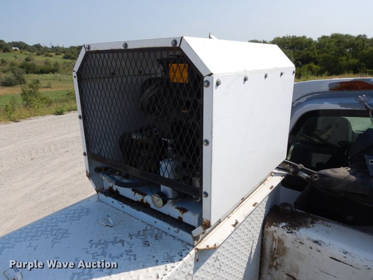 image for item DH6604 2006 GMC C6500  service truck with crane