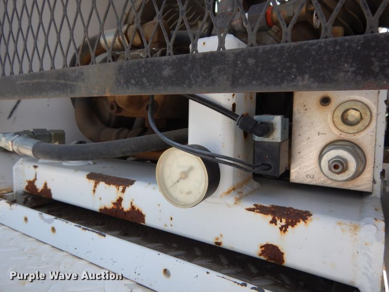 image for item DH6604 2006 GMC C6500  service truck with crane