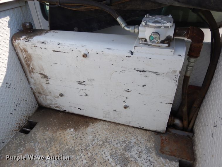 image for item DH6604 2006 GMC C6500  service truck with crane