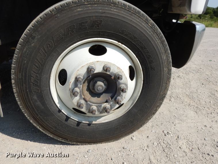 image for item DH6604 2006 GMC C6500  service truck with crane