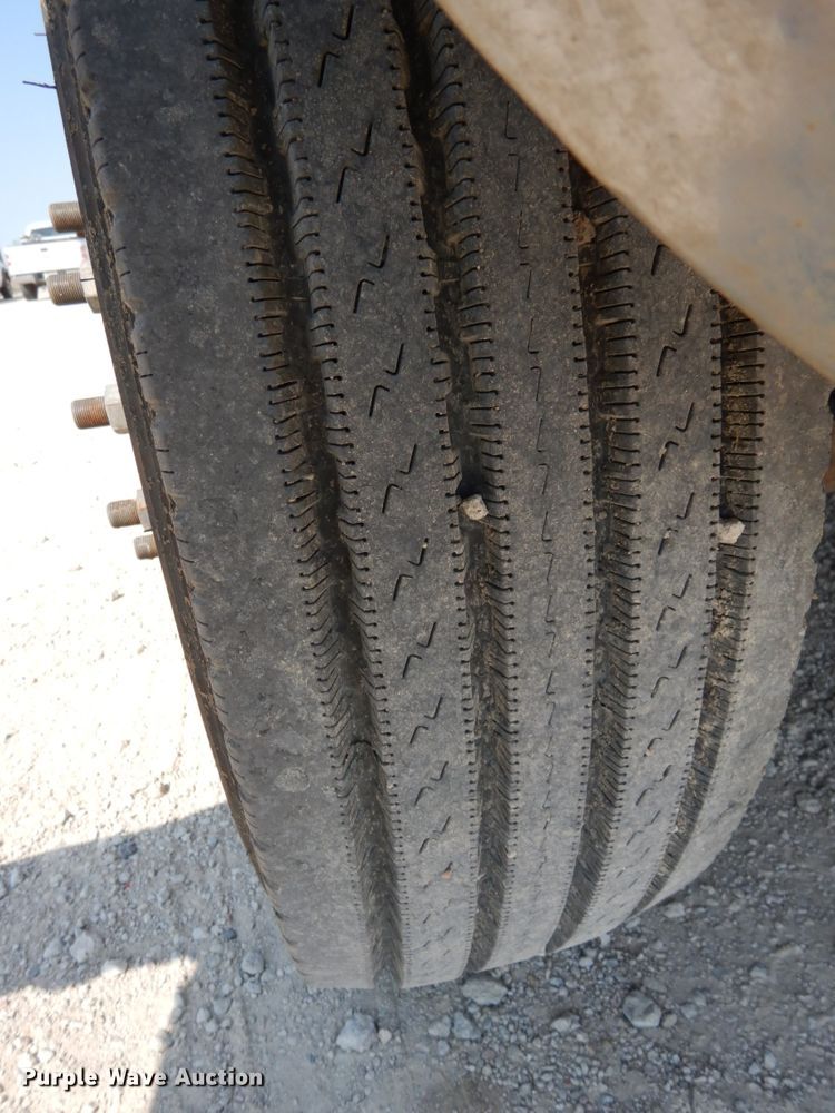 image for item DH6604 2006 GMC C6500  service truck with crane