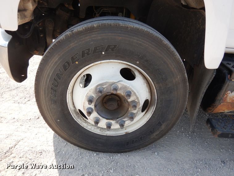 image for item DH6604 2006 GMC C6500  service truck with crane