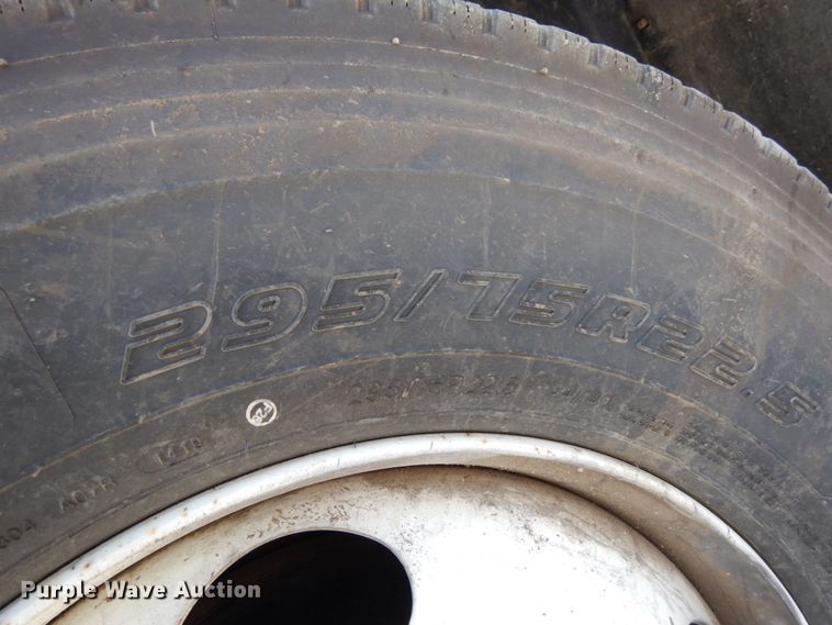 image for item DH6604 2006 GMC C6500  service truck with crane