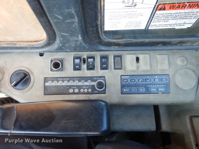 image for item DI0388 1999 Komatsu PC220LC-6LE  excavator