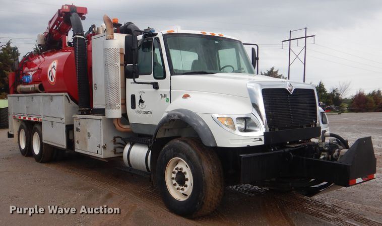 image for item DI0395 2007 International 7600  vacuum truck
