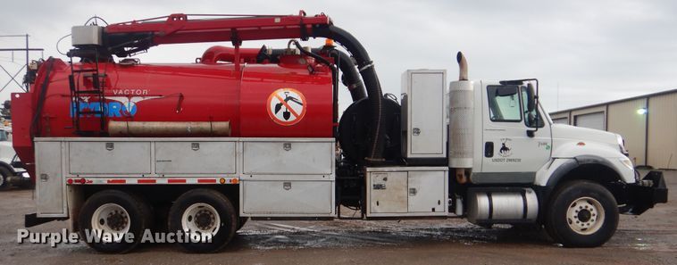 image for item DI0395 2007 International 7600  vacuum truck