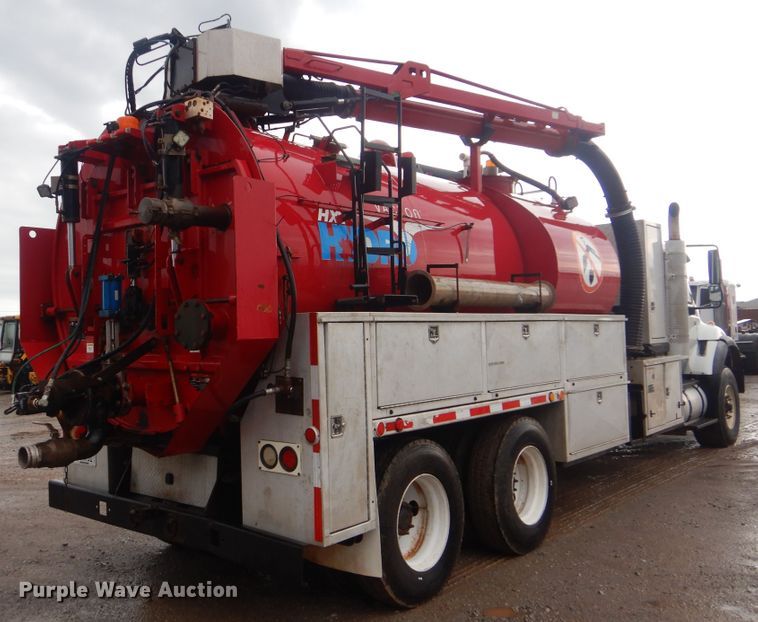 image for item DI0395 2007 International 7600  vacuum truck