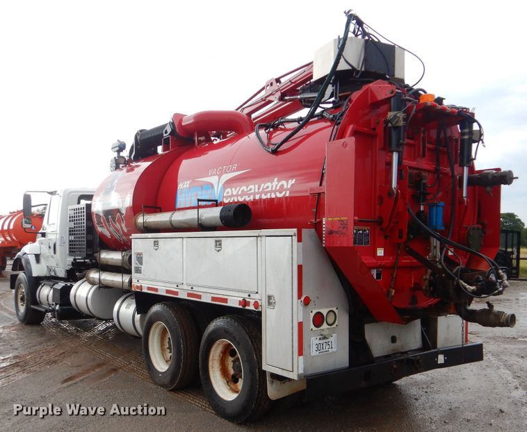 image for item DI0395 2007 International 7600  vacuum truck