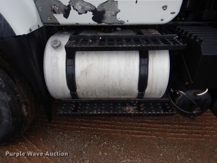 image for item DI0395 2007 International 7600  vacuum truck