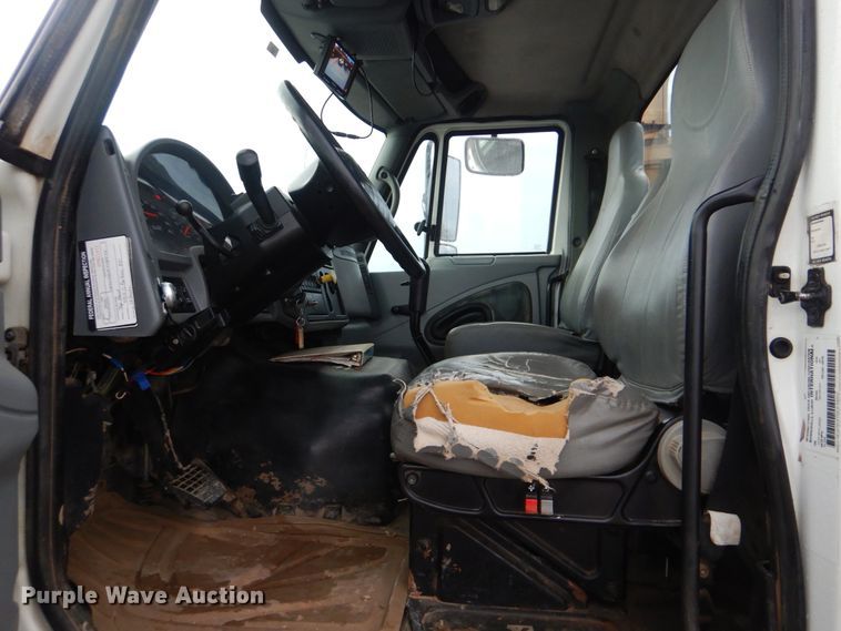 image for item DI0395 2007 International 7600  vacuum truck