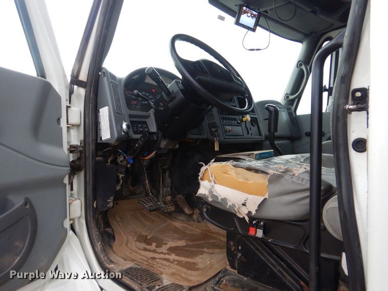 image for item DI0395 2007 International 7600  vacuum truck