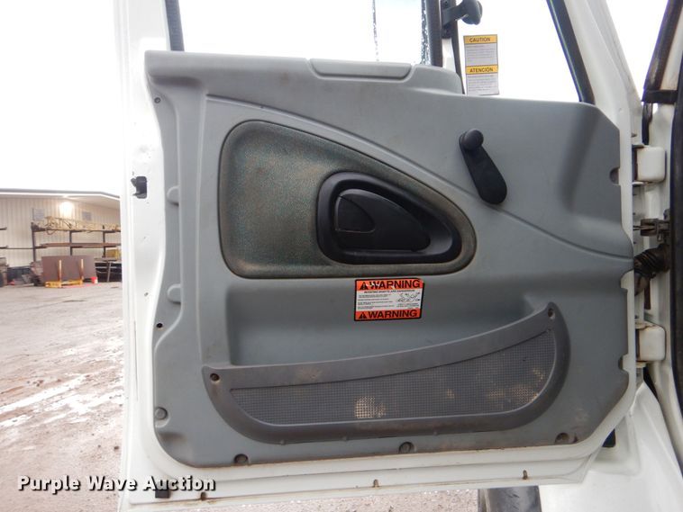 image for item DI0395 2007 International 7600  vacuum truck