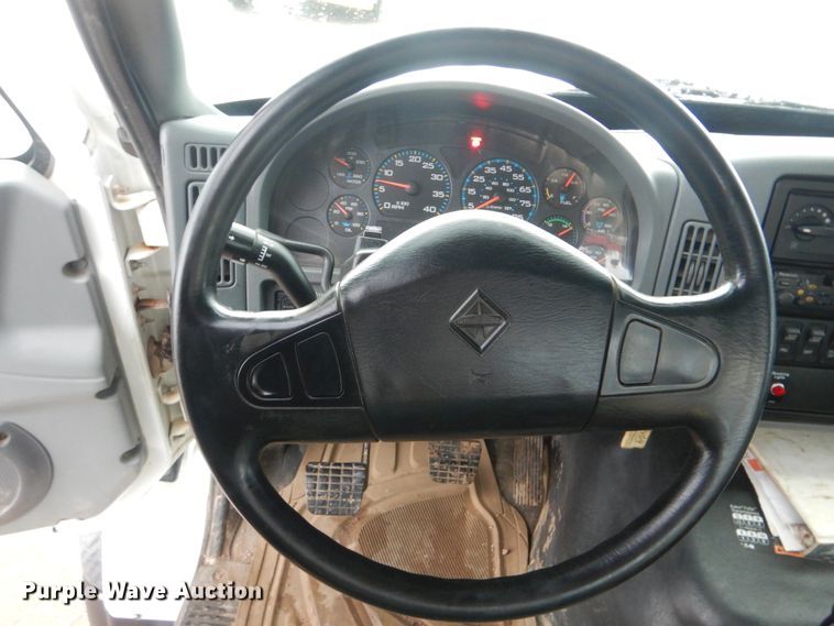 image for item DI0395 2007 International 7600  vacuum truck