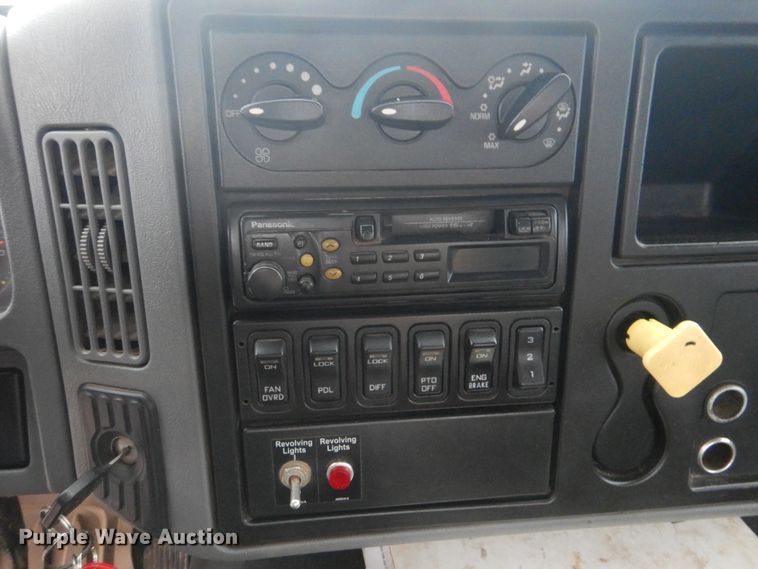 image for item DI0395 2007 International 7600  vacuum truck