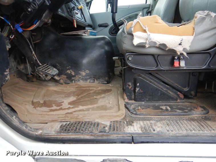 image for item DI0395 2007 International 7600  vacuum truck