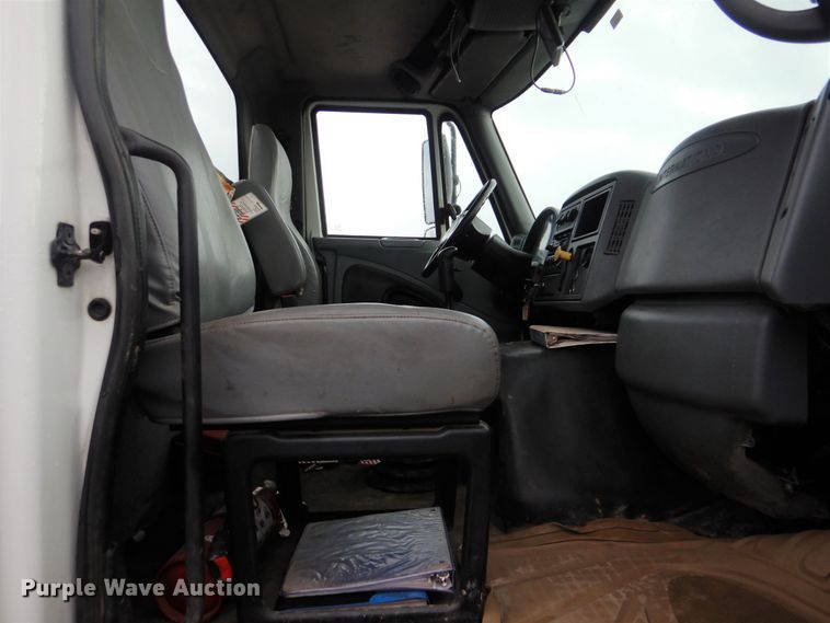 image for item DI0395 2007 International 7600  vacuum truck