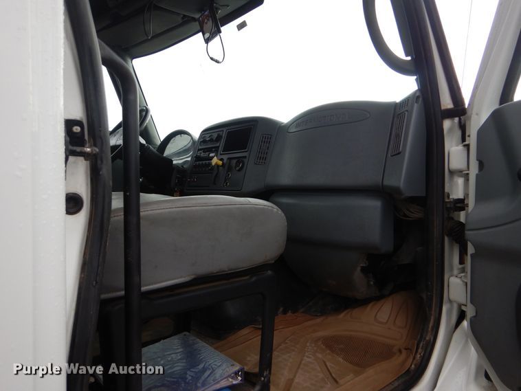 image for item DI0395 2007 International 7600  vacuum truck