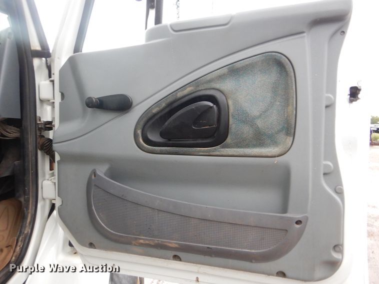 image for item DI0395 2007 International 7600  vacuum truck