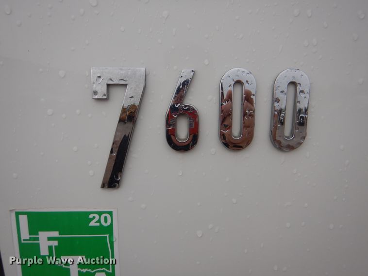 image for item DI0395 2007 International 7600  vacuum truck