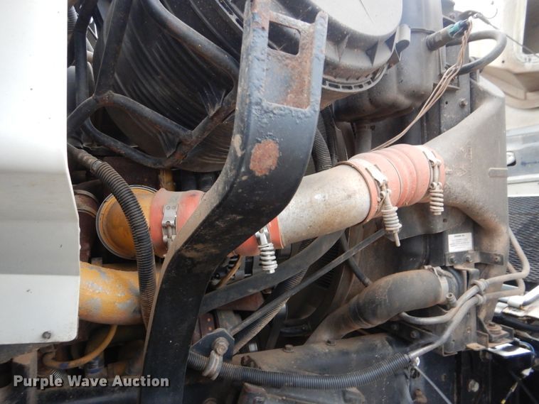 image for item DI0395 2007 International 7600  vacuum truck