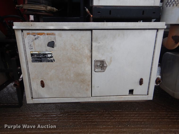 image for item DI0395 2007 International 7600  vacuum truck