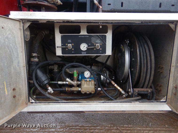 image for item DI0395 2007 International 7600  vacuum truck