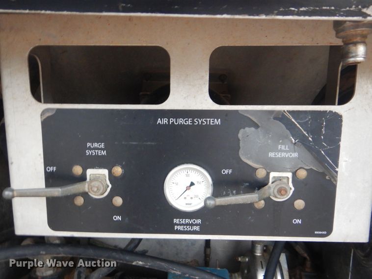 image for item DI0395 2007 International 7600  vacuum truck