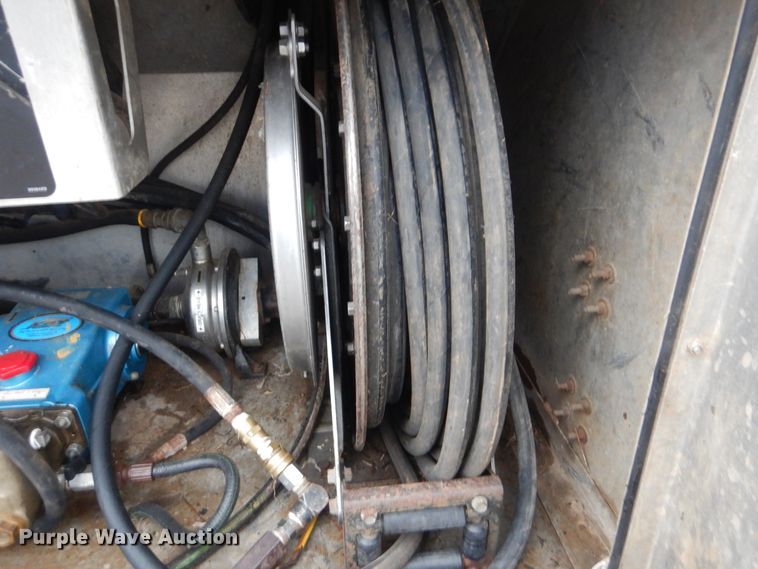 image for item DI0395 2007 International 7600  vacuum truck