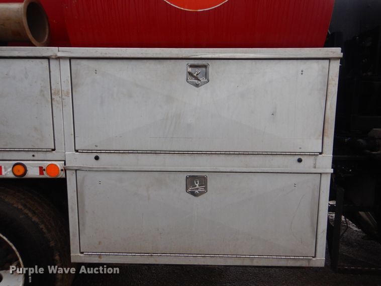 image for item DI0395 2007 International 7600  vacuum truck