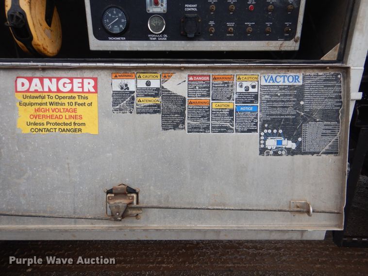 image for item DI0395 2007 International 7600  vacuum truck