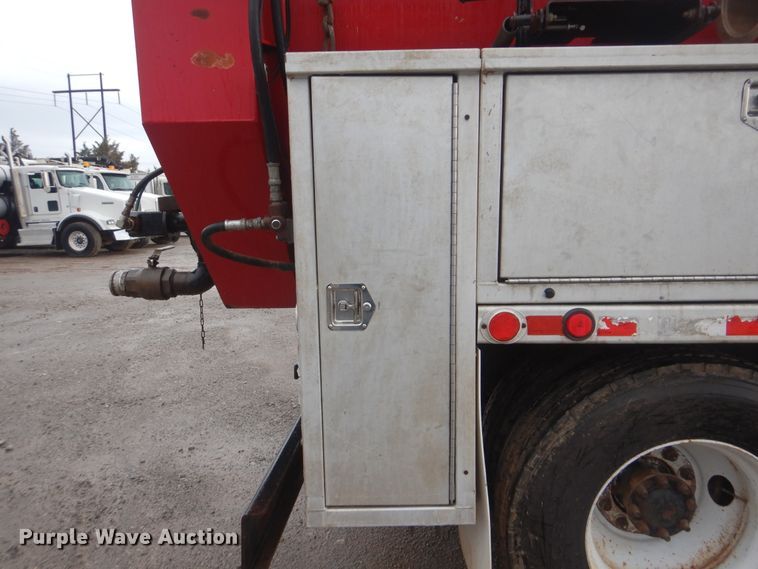 image for item DI0395 2007 International 7600  vacuum truck