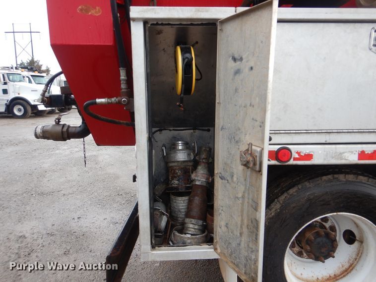 image for item DI0395 2007 International 7600  vacuum truck