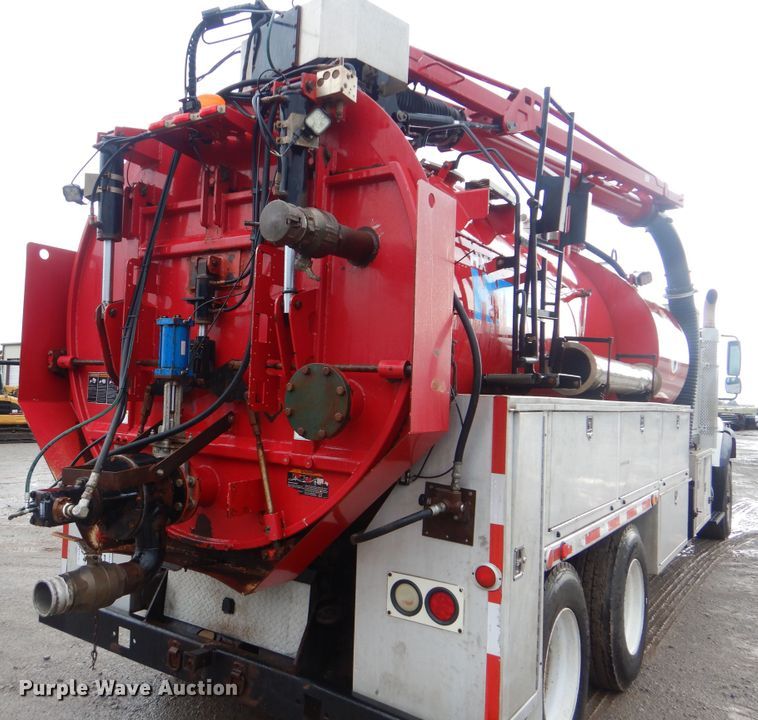 image for item DI0395 2007 International 7600  vacuum truck