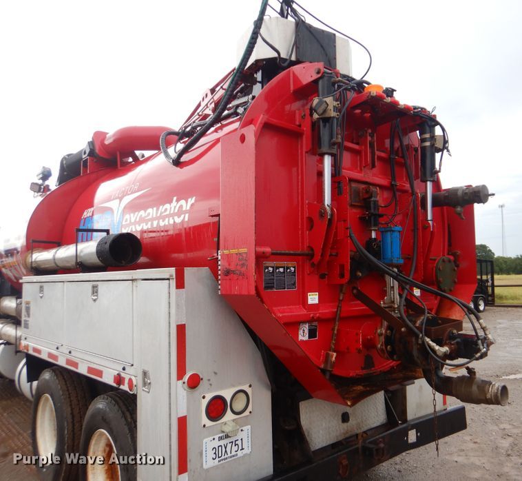 image for item DI0395 2007 International 7600  vacuum truck