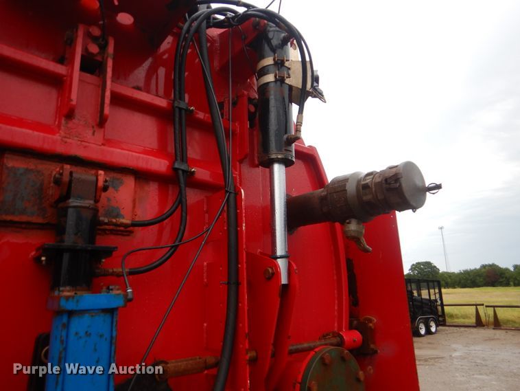 image for item DI0395 2007 International 7600  vacuum truck