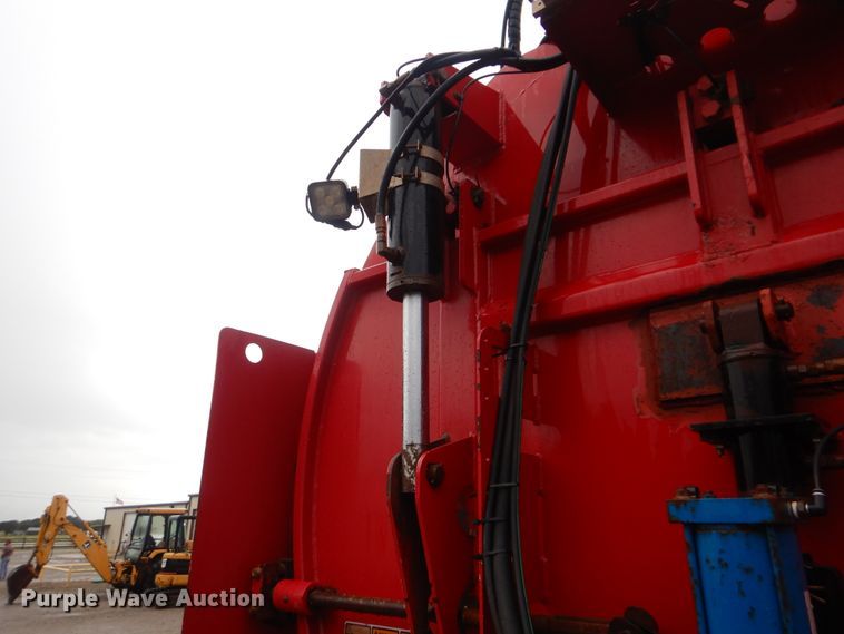 image for item DI0395 2007 International 7600  vacuum truck