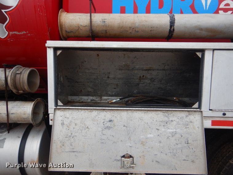 image for item DI0395 2007 International 7600  vacuum truck