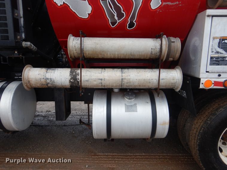 image for item DI0395 2007 International 7600  vacuum truck