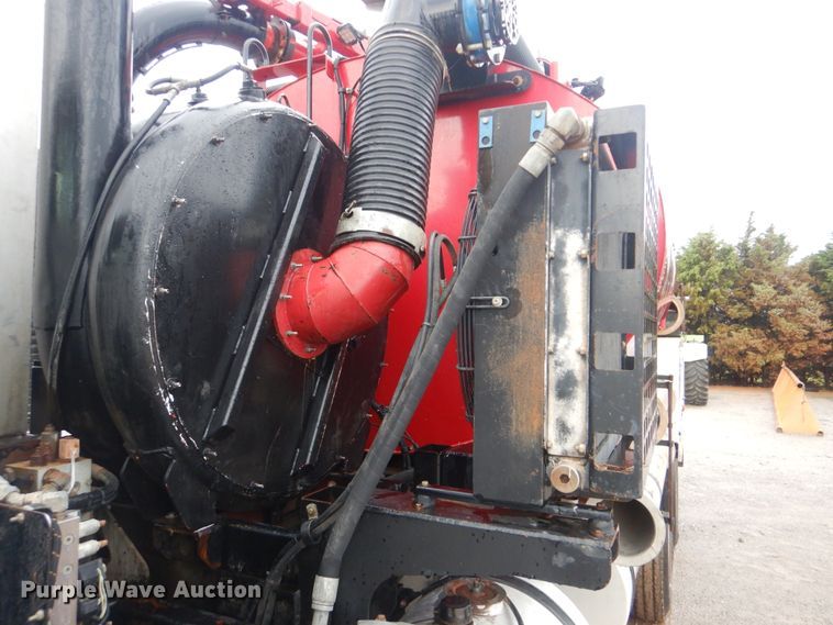 image for item DI0395 2007 International 7600  vacuum truck