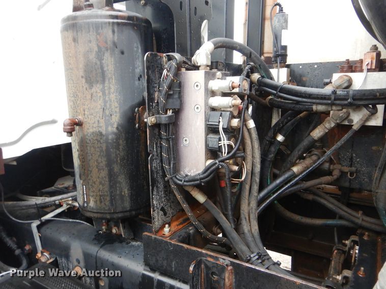 image for item DI0395 2007 International 7600  vacuum truck