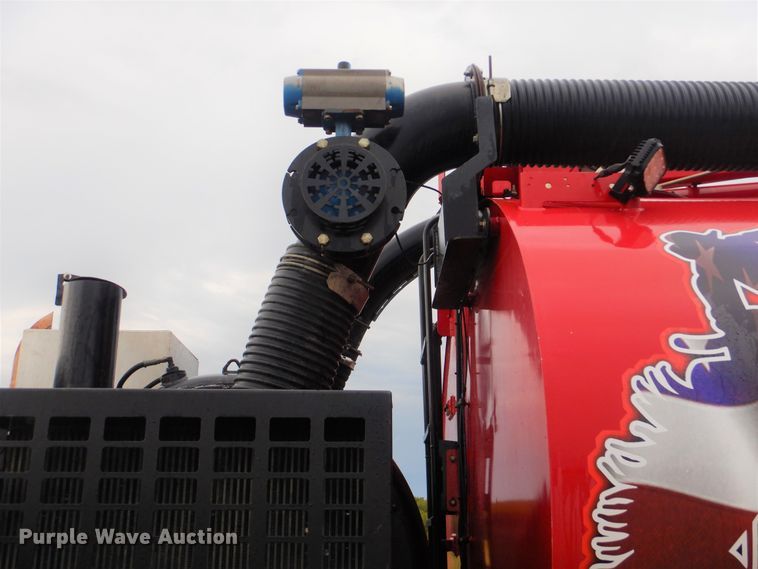 image for item DI0395 2007 International 7600  vacuum truck