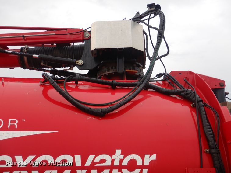 image for item DI0395 2007 International 7600  vacuum truck