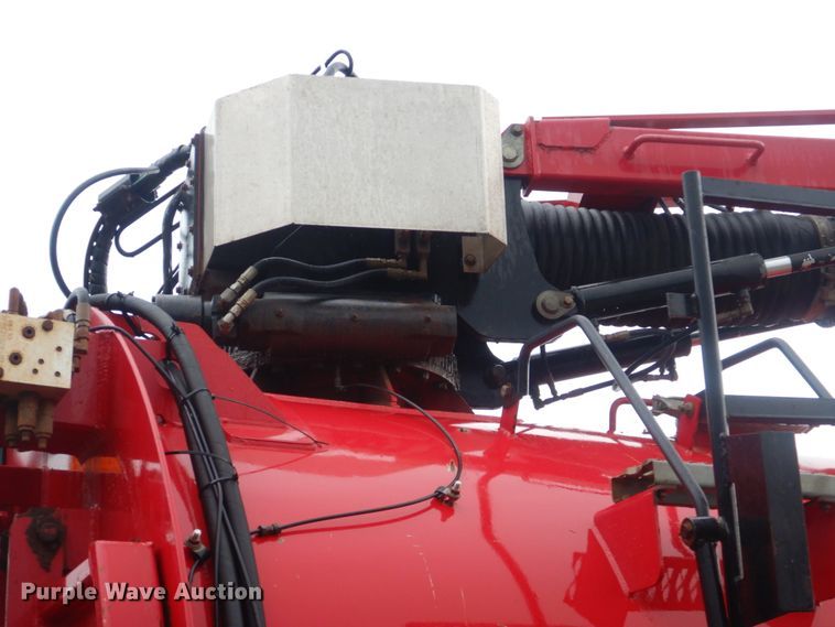 image for item DI0395 2007 International 7600  vacuum truck