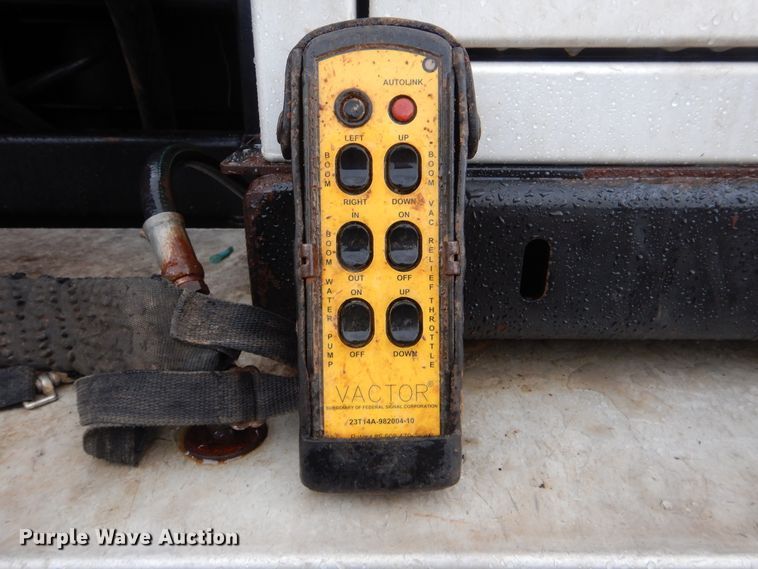 image for item DI0395 2007 International 7600  vacuum truck