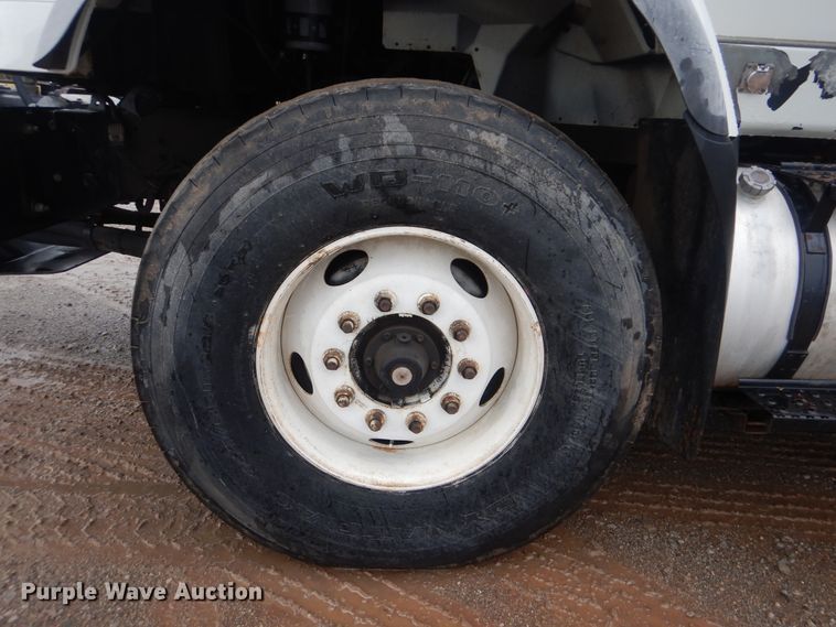 image for item DI0395 2007 International 7600  vacuum truck